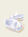 SHEIN Baby Girls Floral Embroidered Flats
