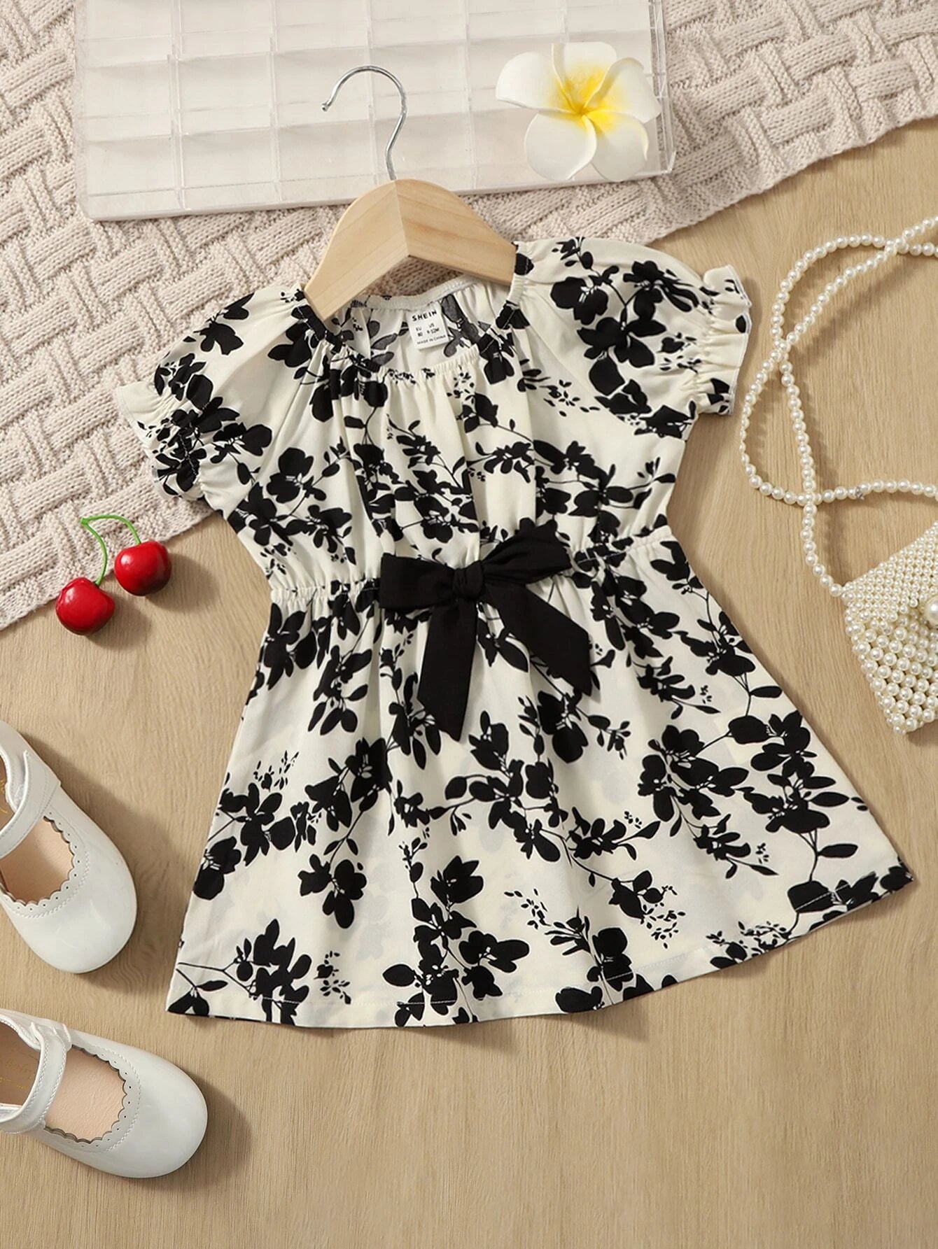 SHEIN Baby Floral Print Puff Sleeve Bow Front Dress