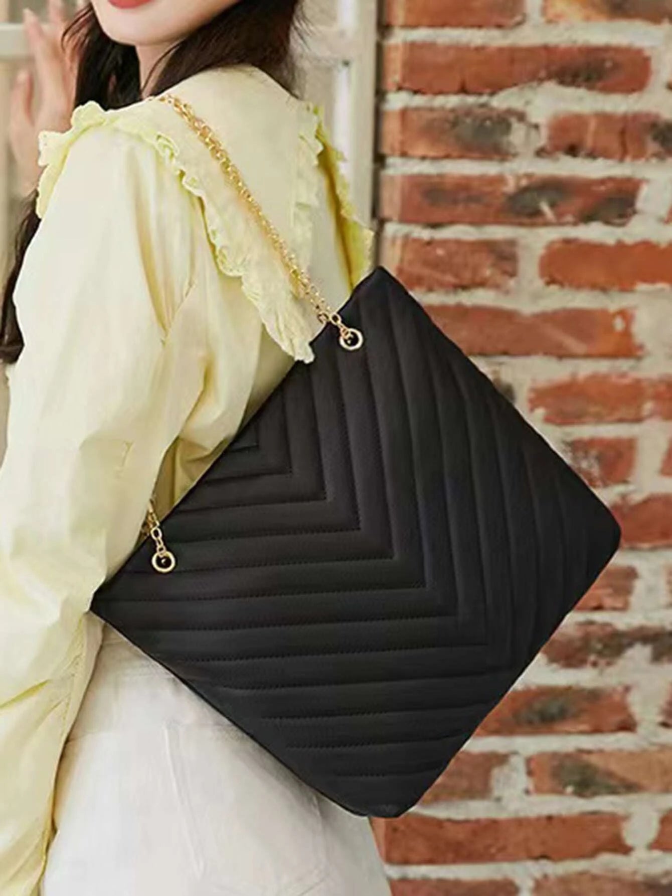 SHEIN Trendy Chain Tote Bag, Women's Large Capacity Shoulder Bag, Simple Solid Color Handbag Chevron Chain Shoulder Tote Bag